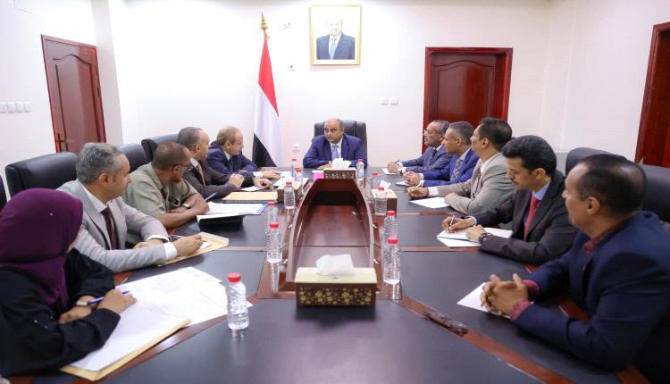 رئيس الوزراء يوجه باستبعاد غير المستحقين من كشوفات الابتعاث وضبط توزيع المنح الخارجية