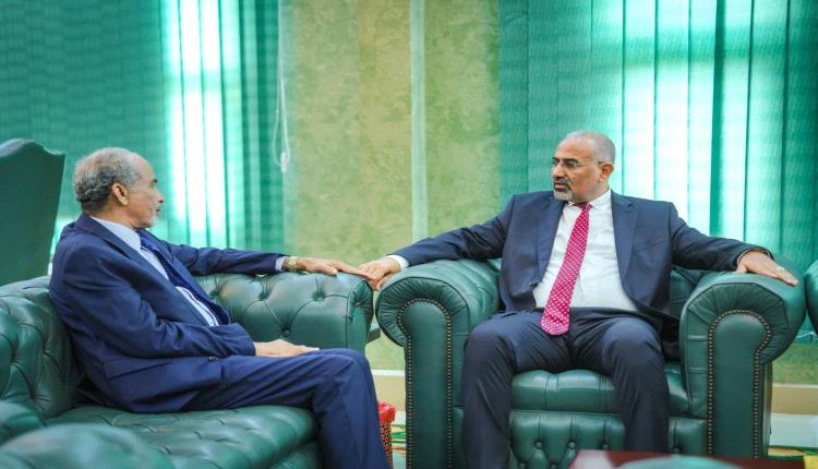 الزُبيدي والصبيحي يناقشان تصعيد الحوثيين وتطورات المهرة وخطة تأمين المحافظات المحررة