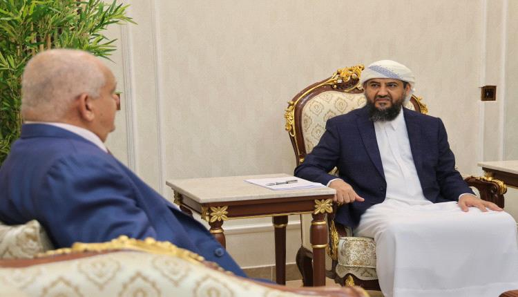 المحرمي يطّلع على إصلاحات الخدمة المدنية ويوجّه بتسريع صرف العلاوات لموظفي الدولة