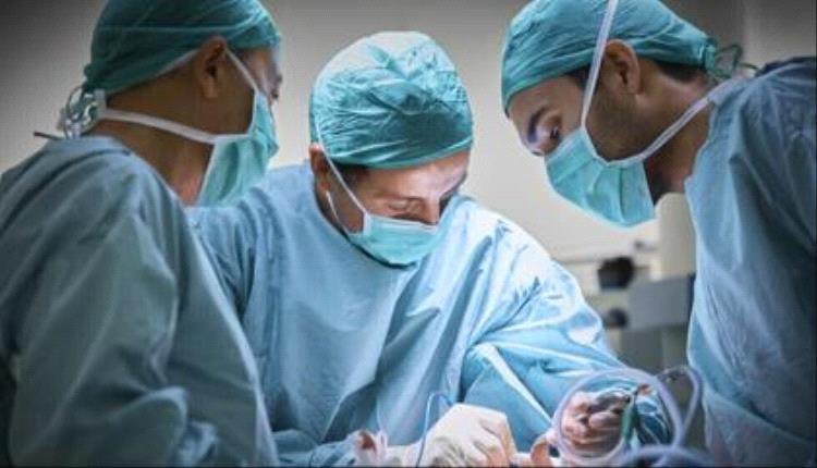 شاب يمني ينجو من عملية معقّدة في الهند بعد استخراج رصاصة في جمجمته