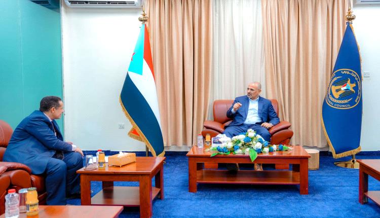 الزُبيدي يطّلع على سير العمل التنظيمي بانتقالي لحج ويشدد على فاعلية الأداء