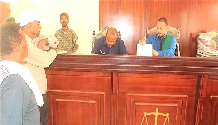 محكمة الحوطة تفتتح أولى جلساتها في قضية هروب متهم بقتل شاب من سجن صبر