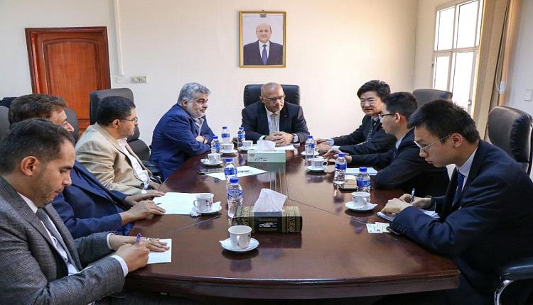 وزير التخطيط يبحث مع القائم بأعمال السفارة الصينية تعزيز التعاون والشراكة التنموية