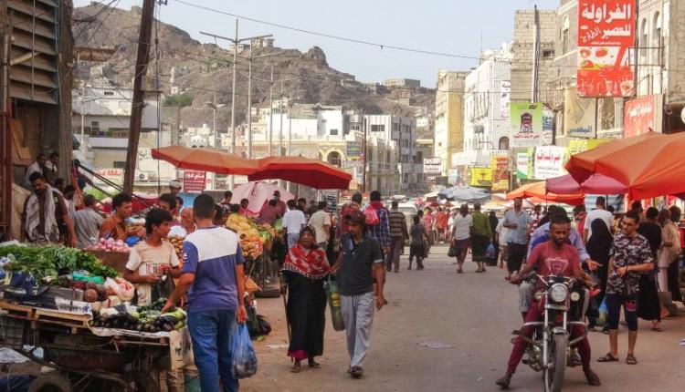 مواطنون بعدن: الأسعار لم تنخفض رغم تحسن العملة