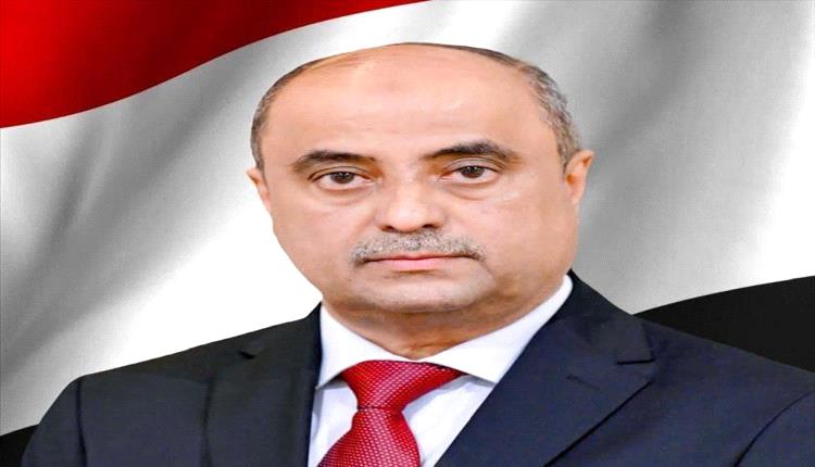 رئيس الوزراء يعود إلى العاصمة المؤقتة عدن قادمًا من الرياض