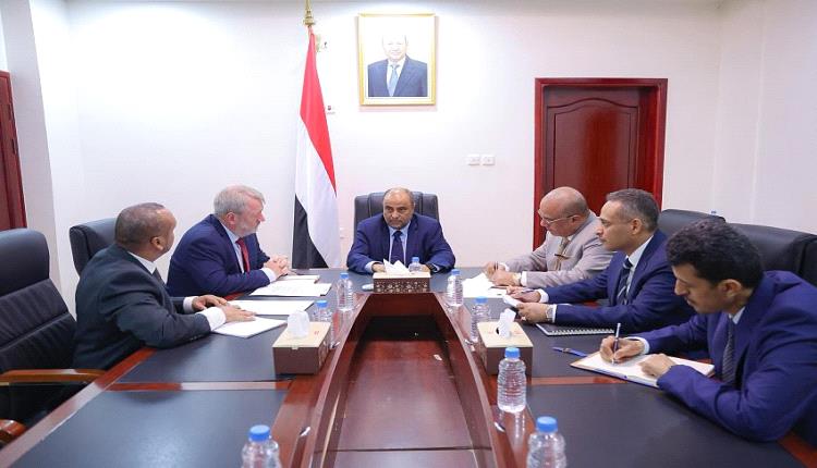 رئيس الوزراء يستقبل ممثل اليونيسيف في عدن لبحث إطلاق برنامج "مساندة"