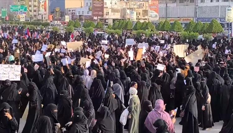 موجة استياء شعبي جراء عدم صرف المرتبات وسط تقارير عن عبث مالي بملايين الدولارات