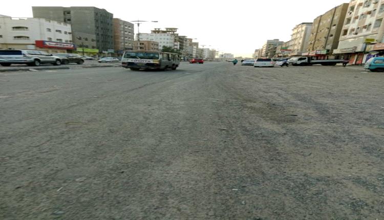 مليارات تُهدر.. فسادٌ يحكم مشاريع سفلتة عدن بلا مناقصات أو رقابة!