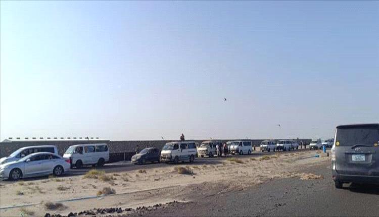 قوة أمنية توقف موكب "مليونية العدالة" قبل دخوله مدينة عدن