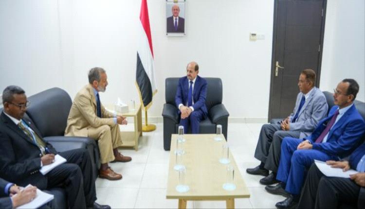 وزير الخارجية يجتمع مع المنسق المقيم للأمم المتحدة في اليمن لبحث جهود حشد الموارد الدولية
