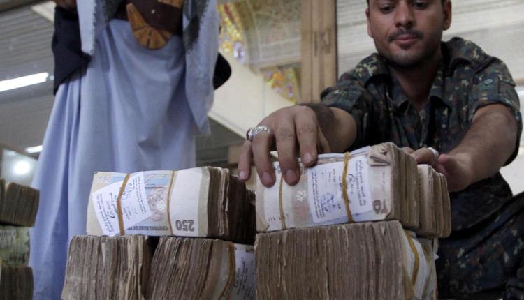 زلزال العملة يضرب اليمن.. الحرب تؤخر الدعم وخيار "الطباعة" يعود للواجهة