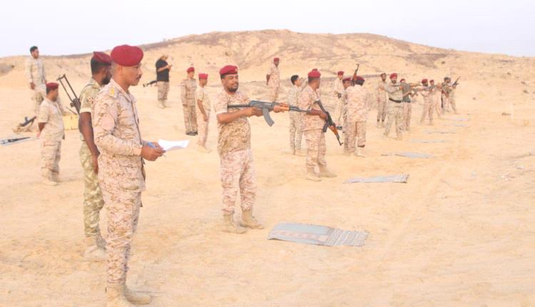 المدرسة القتالية تنفذ مشروع الرماية بالذخيرة الحية لرفع كفاءة الضباط