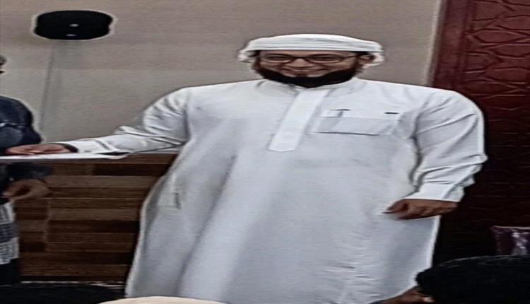 قوة أمنية تختطف الشيخ محمد الكازمي وتطلق النار داخل المسجد