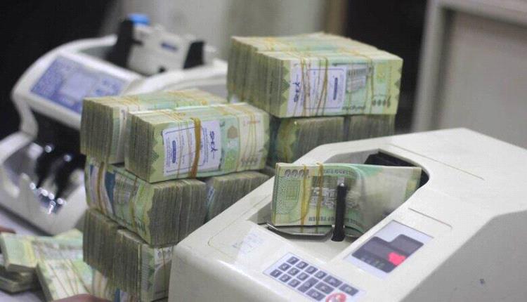خبير اقتصادي يستبعد انتصار الحكومة الشرعية في المجال الاقتصادي