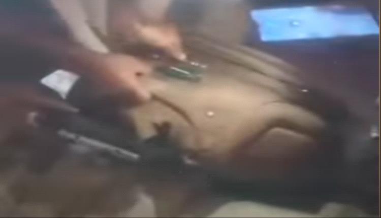 العثور على 40 ألف دولار و 50 ألف سعودي ومجوهرات ثمينة في حقيبة لاحد المسافرين بأبين