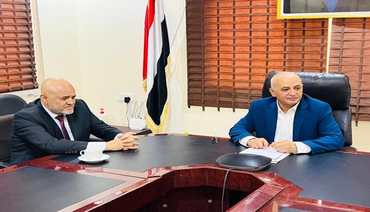 الشرجبي وشمسان يبحثان إعادة ضخ المياه من الحقول الحيوية إلى مدينة تعز