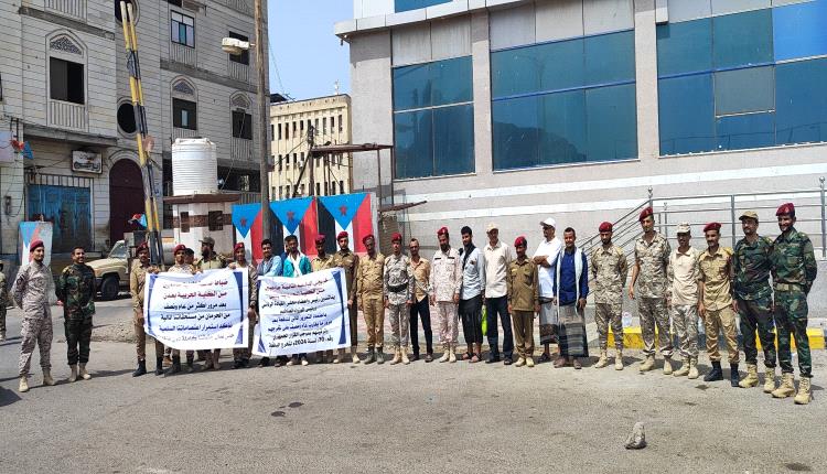 ضباط الدفعة الثانية كلية حربية ينظمون وقفة احتجاجية للمطالبة باعتماد التعزيز المالي للرواتب