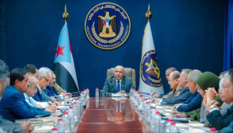 المجلس الانتقالي يؤكد دعمه لرئيس الوزراء ويدعو لإصلاحات شاملة تُعيد تفعيل مؤسسات الدولة