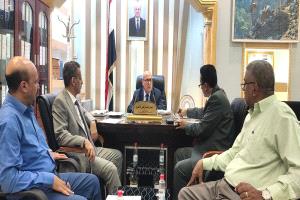 وزير الإدارة المحلية يناقش إعداد مصفوفة الأولويات العاجلة لخطة المائة يوم