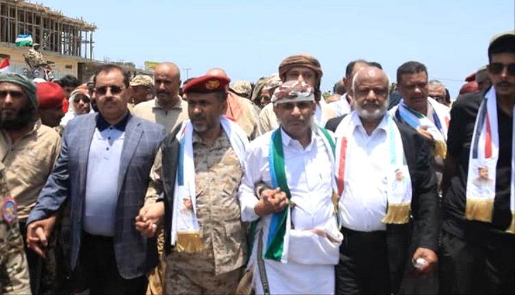 الحديدة تودع شهيد تهامة والوطن الشيخ عبد الرحمن حجري في موكب جنائزي مهيب