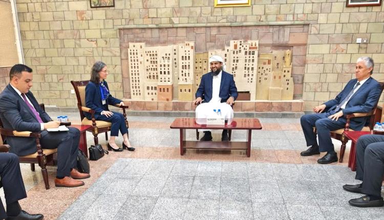 المحرمي يؤكد أهمية الشراكة مع فرنسا في دعم الاستقرار والتنمية