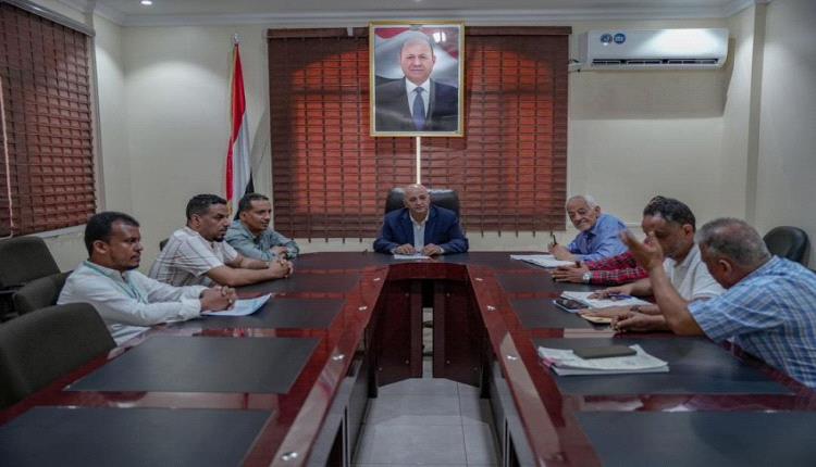 وزير المياه والبيئة يوقع اتفاقية لإعادة تأهيل مصادر مياه في أبين