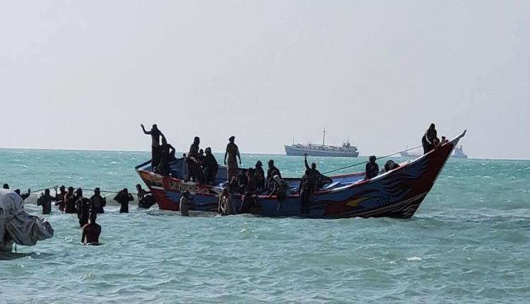 وصول 37 صيادا إلى الخوخة بعد معاناة في سجون إريتريا ومصادرة قواربهم