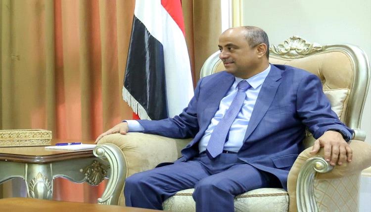 انهيار العملة يعمّق الأزمة ويشعل الاحتجاجات