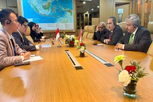 وفد مجلس النواب اليمني يبحث تعزيز التعاون البرلماني مع نظيره الإندونيسي في جاكرتا