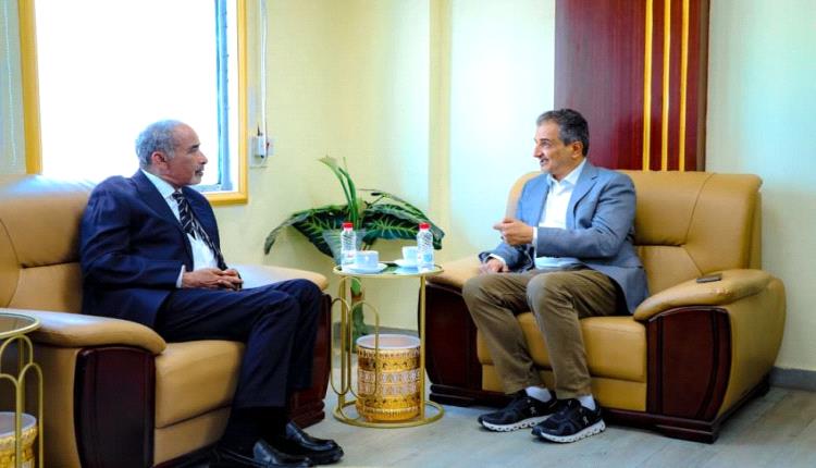 الفريق الركن الصبيحي يناقش مع وزير الدولة محافظ عدن جهود تحسين الخدمات في العاصمة المؤقتة