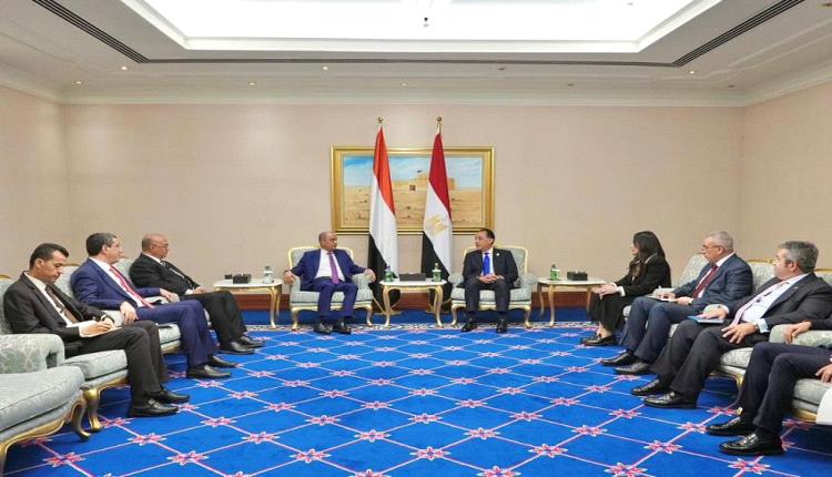 رئيس الوزراء يستعرض مع نظيره المصري العلاقات الأخوية وآفاق تنمية التعاون الثنائي