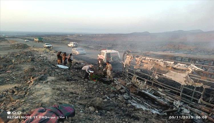 كارثة العرقوب بأبين.. مصرع عدد من الركاب واحتراق باص في حادث مروّع