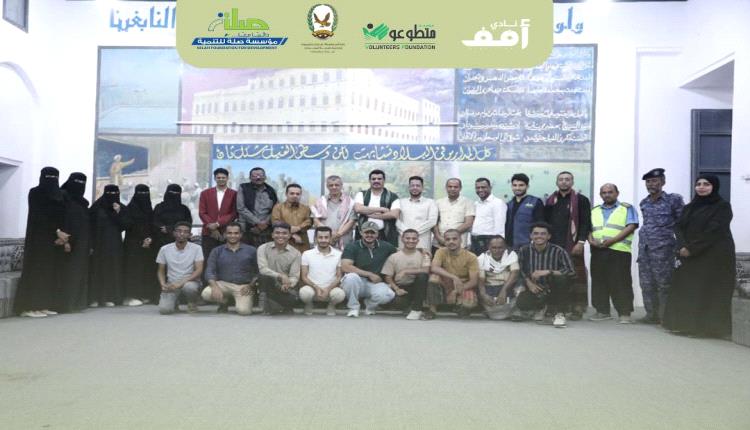 نادي أفق التطوعي ينفذ حملة توعوية لمكافحة القات والمخدرات عبر باص النجار