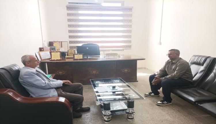 الوكيل الشبحي يلتقي مدير صحة سقطرى لبحث احتياجات القطاع الصحي