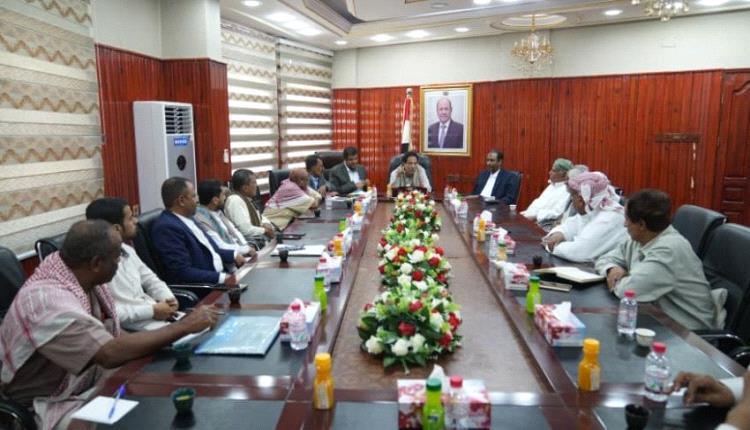 محافظ المهرة يناقش مع قيادات المكونات السياسية سبل تعزيز التنسيق للحفاظ على أمن واستقرار