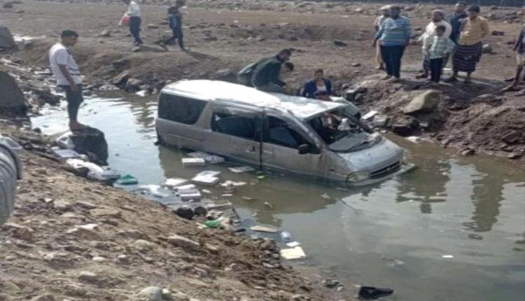 حادث مروّع في عدن.. سقوط باص طالبات من الجسر وإصابة عدد منهن