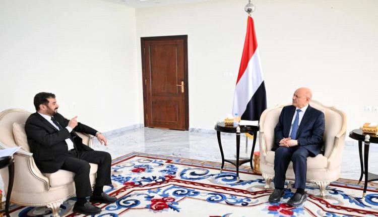 رئيس مجلس القيادة يؤكد مضي الدولة في تعزيز آليات الرقابة والمحاسبة ومكافحة الفساد