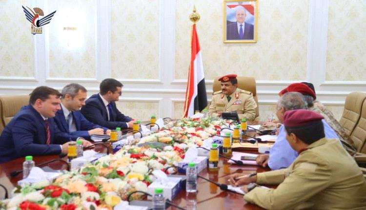 وزير الدفاع يبحث مع السفير الروسي مستجدات الأوضاع في اليمن وتعزيز التعاون الدفاعي