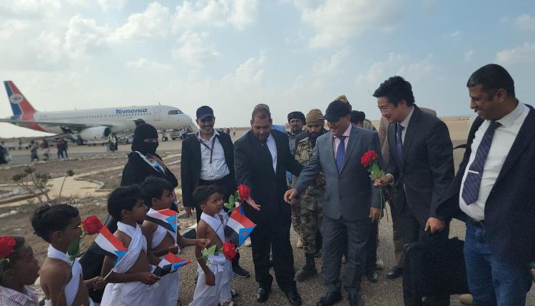 محافظ سقطرى يستقبل نائب وزير الصناعة والقائم بأعمال السفير الصيني شاو تشنغ