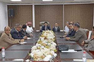 اللجنة الوطنية تشدد على التزام التجار بتوريد المبيعات إلى البنوك