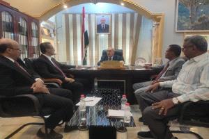 الوزير الأغبري يناقش خطة أولويات الإصلاحات الاقتصادية الشاملة للسلطات المحلية