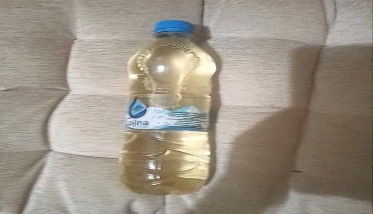 صحفي يمني يهدد بحرق نفسه في تعز.. احتجاج على تغييب العدالة وتجاهل قضية نجله المختطف