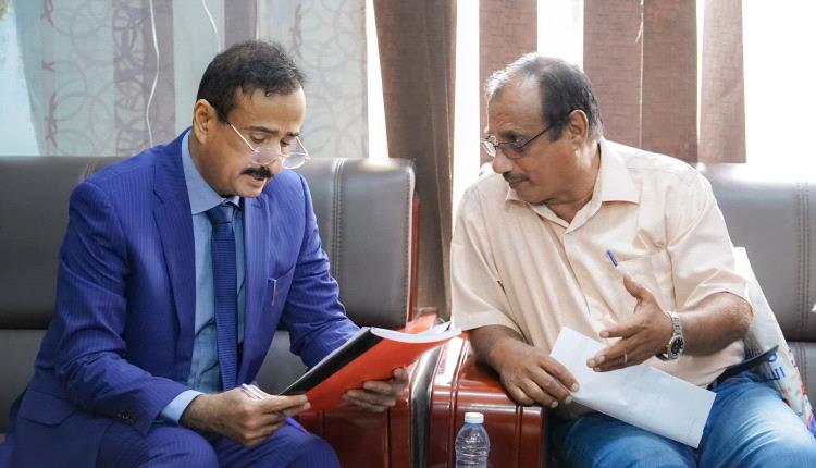 بن الوزير يوجه باستمرار التخفيضات على تذاكر الطيران للرحلات الداخلية