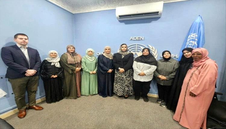 اللجنة الوطنية للمرأة والمبعوث الأممي يبحثان تعزيز دور النساء في إعادة الإعمار والسلام
