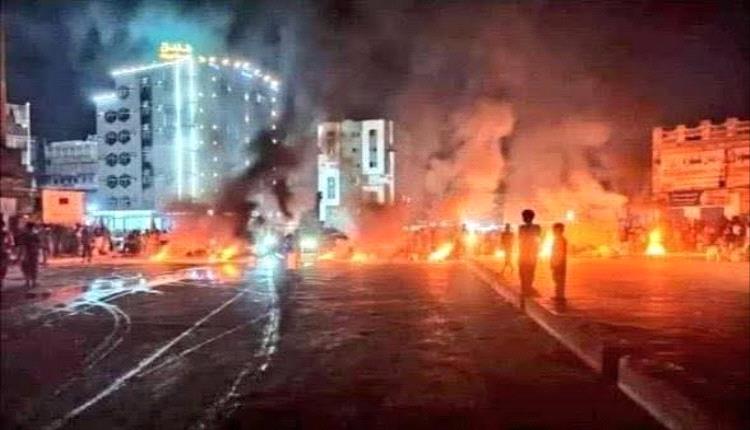 احتجاجات وقطع للطرقات بعدن بسبب انقطاع التيار الكهربائي