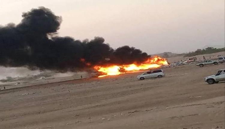 مصرع 14 شخصًا في حادث مأساوي بين حافلة ركاب وشاحنة وقود شرق اليمن