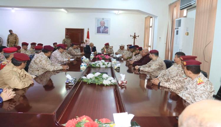 وزير الدفاع ومحافظ تعز يرأسان اجتماع اللجنة الأمنية لتعزيز الاستقرار وملاحقة العناصر الإجرامية