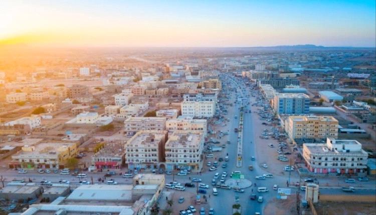اشتباكات عنيفة تهز مدينة عتق على خلفية نزاع أراضٍ