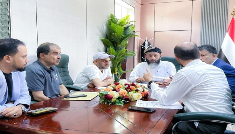 وزير الأوقاف والإرشاد يترأس اجتماعاً للجنة المناقصات والمزايدات