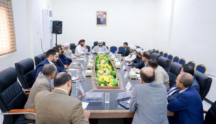 وزير الأوقاف والإرشاد يترأس اجتماعًا لمناقشة خطط الوزارة للعام القادم وتعزيز الأداء